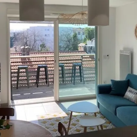 アパート Nice Apt With Balcony In